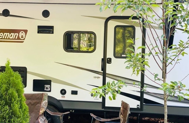 Cozy relaxing Camper in the Woods, Pet friendly,hiking