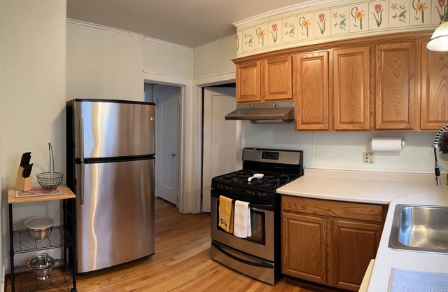 Cozy rental near local hospitals, colleges, and dining. With home office!