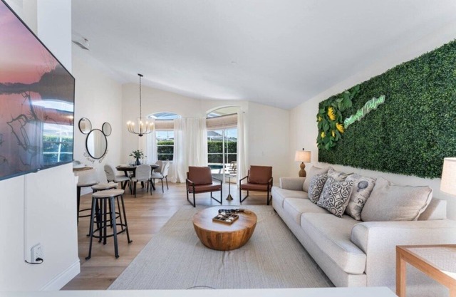 Cozy retreat 4BR private pool near Disney and Lego