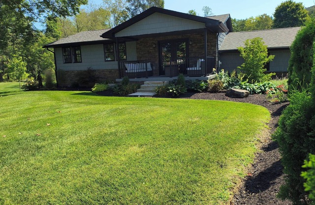 Cozy retreat minutes from town.