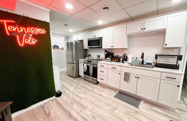 Cozy Retreat - Near Downtown!