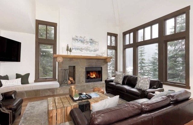 Cozy retreat w/hot tub & ski-in/ski-out access