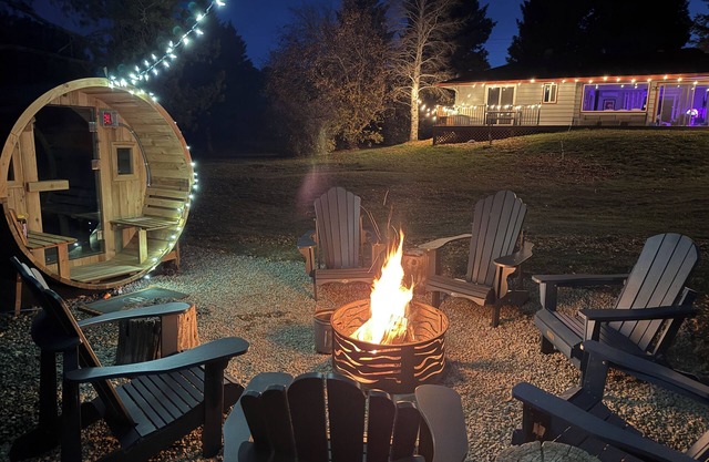 Cozy River Side Home, Barrel Sauna, Wood Burning Stove and Fire Pit