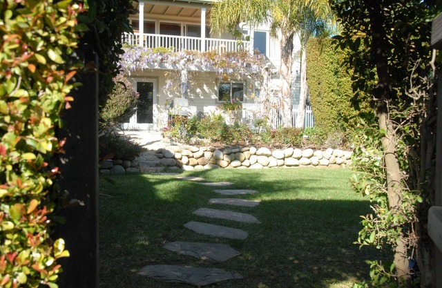 Cozy, Romantic Retreat in the Heart of Santa Barbara near the Historical Mission