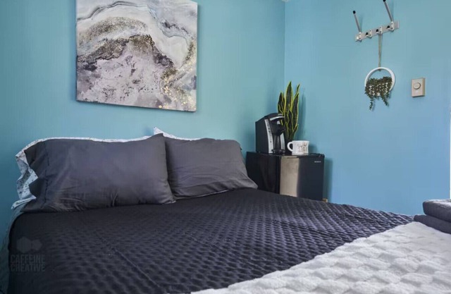 Cozy Room | Pool & Spot