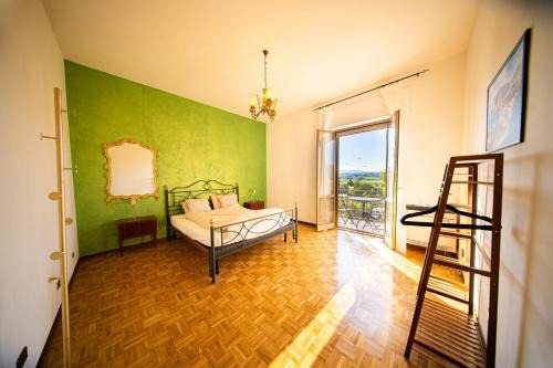 Cozy Room with Balcony, Ping Pong & Billiard Table