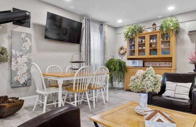 Cozy rural cottage retreat on the banks of French Creek. Pet Friendly