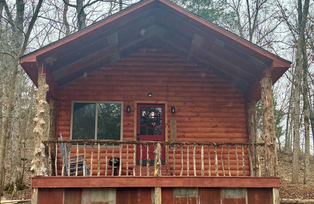 Cozy, rustic cabin in the Ozarks