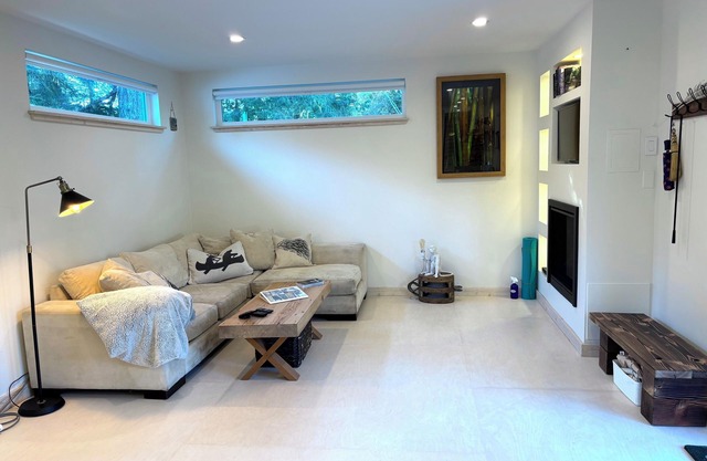 Cozy Rustic Suite (pet-friendly)on a 5 acre farm in the beautiful Comox Valley.