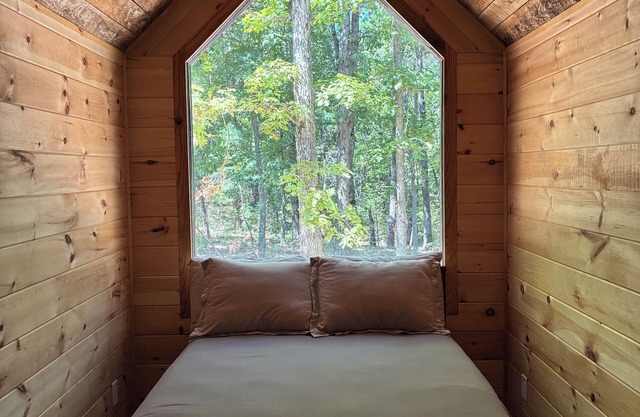 Cozy Secluded Tiny Home with Wood-Burning Hot Tub and Private Deck