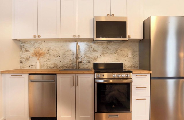 Cozy Shawnigan Lake Carriage House