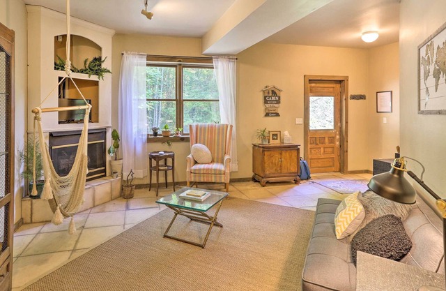 Cozy Signal Mtn Apt w/ Fire Pit on 6 Acres!