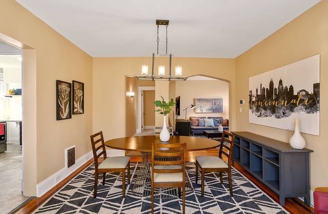 Cozy & Spacious 2 Bed Apartment in Clifton Gaslight - Minutes from Everything!