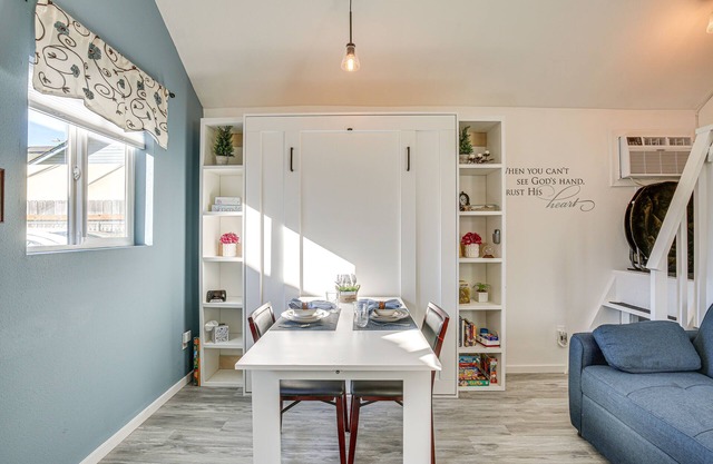 Cozy Springfield Studio ~ 7 Mi to Downtown Eugene