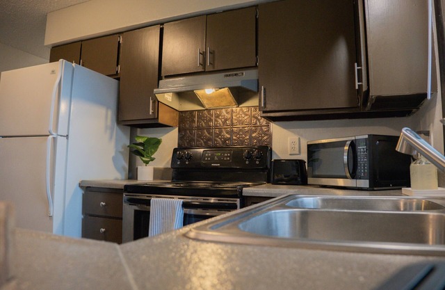 Cozy Stay- Located minutes from the LaCrosse Regional Airport! nPet Friendly!