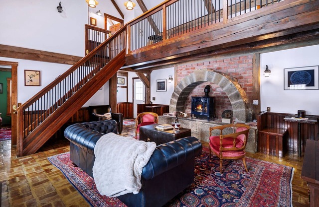 Cozy Storybook Cottage for Winter Getaway!