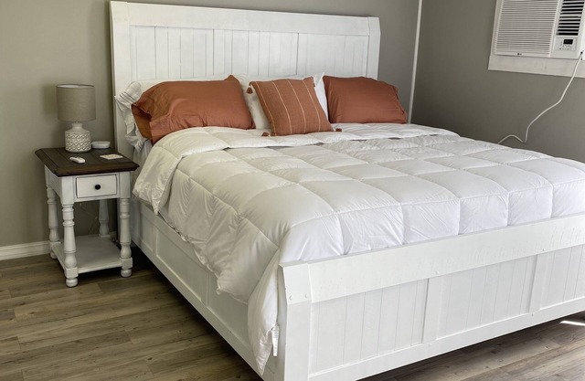 Cozy Studio Apartment with Fireplace