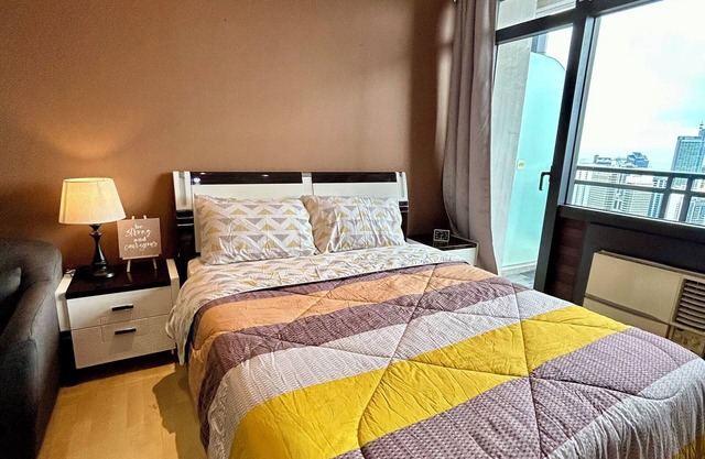 Cozy Studio Condo with AC, WiFi in Central Makati
