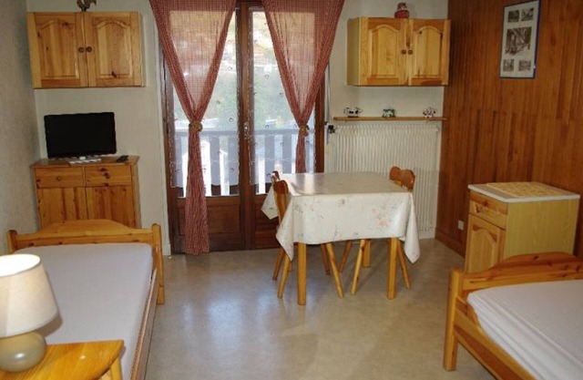 Cozy Studio for 2 - Balcony - Central Location - Near Thermal Spa and Gondola