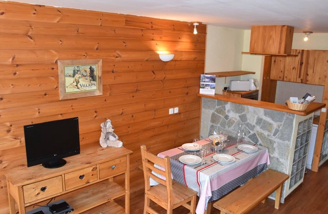 Cozy Studio in Montgenèvre with Southwest Balcony and Parking