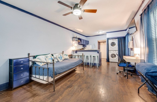 Cozy Studio Retreat A: Love Nest with a City Beat!