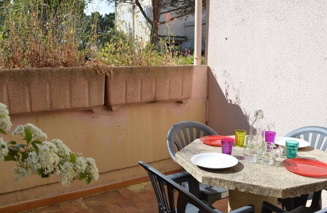 Cozy Studio Steps from Beach with Terrace, Barbecue, Private Parking