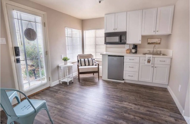 🤗 Cozy Studio w/Kitchenette & Walk-in Shower