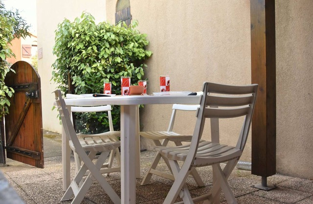 Cozy Studio with Mezzanine, Terrace, Pool Access & Parking, 300m from Grazel Beach