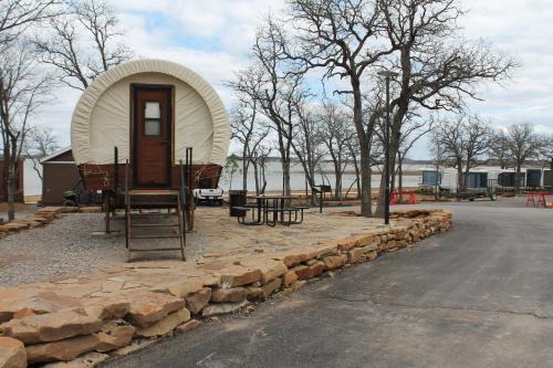 Cozy - Stylish West Wagon - Rustic Charm