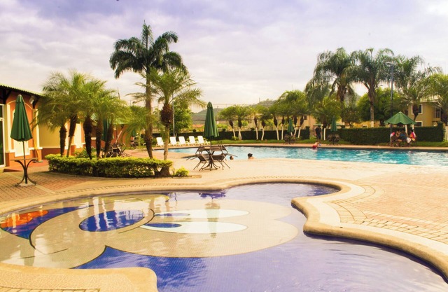 Cozy Suite 3bedr 5beds 1-8people 24h Security & Confort