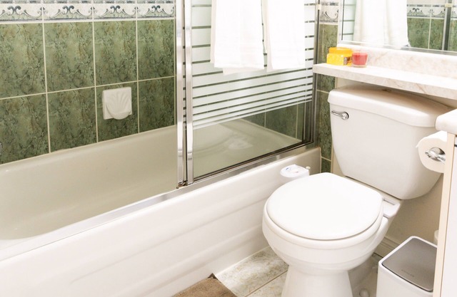 Cozy Suite in Vancouver, Transit in-front of house