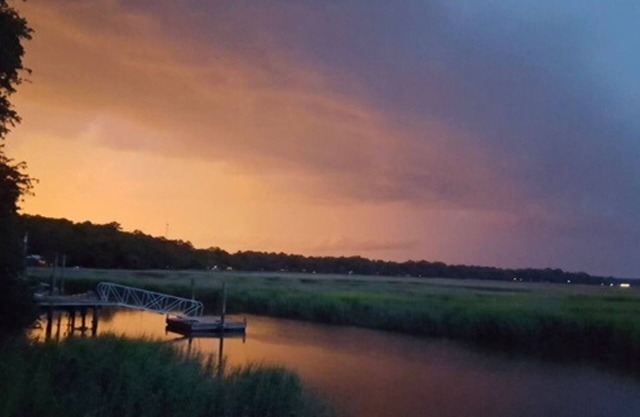 Cozy Tidal Creek Retreat- 3 Bedrooms with Bunk Beds