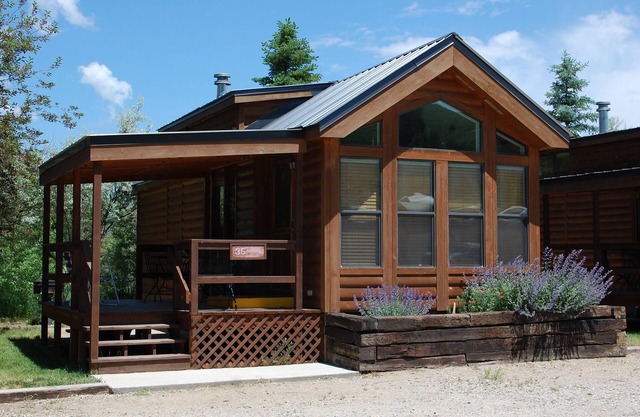 Cozy "Tiny Home" style Cabin Perfect for Couples and Families
