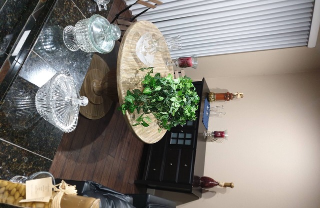 Cozy Townhome near La Provence