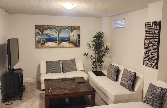 Cozy Unit (2 Rooms), King & Double Bed Perfect for Couples, Singles & Families