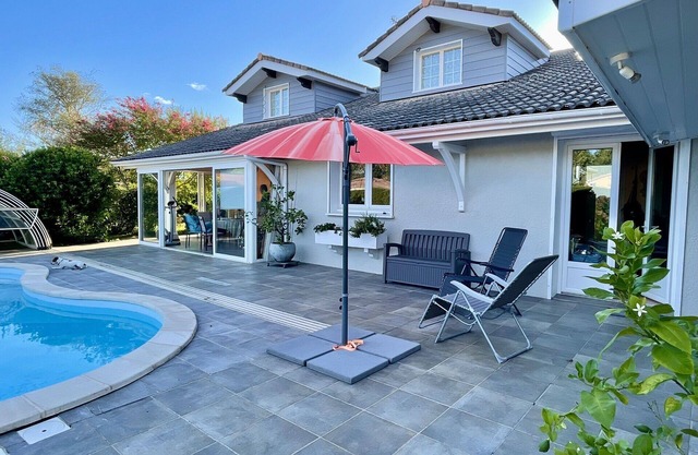 Cozy vacation home with beautiful pool, terrace and garden