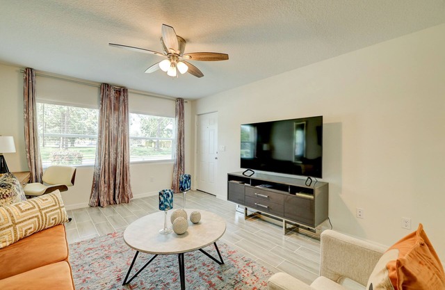 Cozy Villa #4, 3 minutes from Downtown & 10 minutes to the Beach