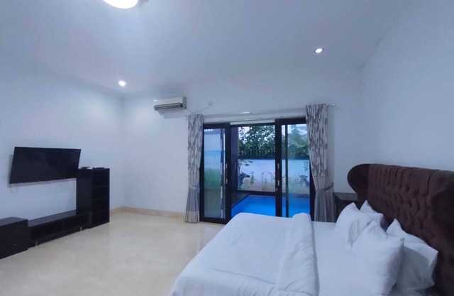 Cozy villa with private pool