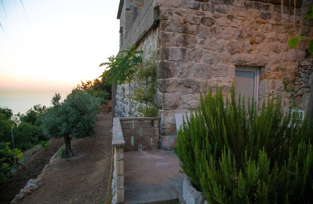 Cozy Vintage Mountain house in the middle of Nature with amazing sea views!