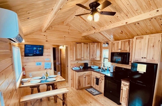 Cozy Wine Cabin escape with Breathtaking Views 5