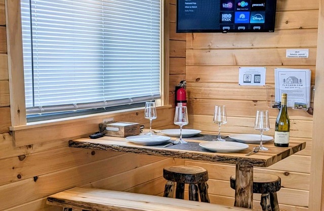 Cozy Wine Cabin escape with Breathtaking Views 6