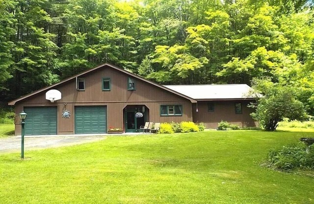 Cozy Woodland 4 Bedroom