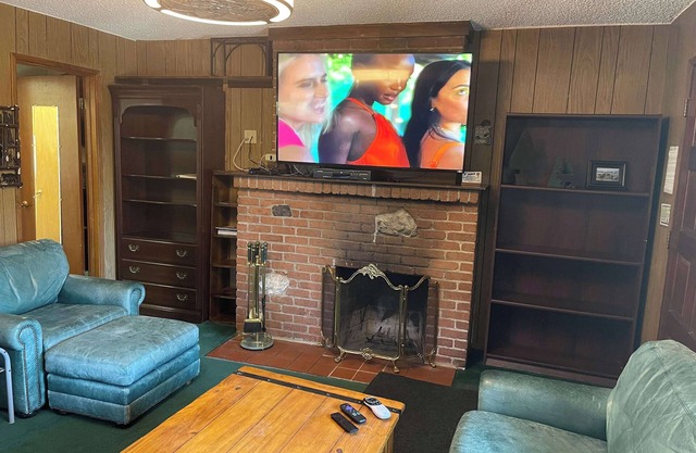 Cozy Zephyr Heights Suite