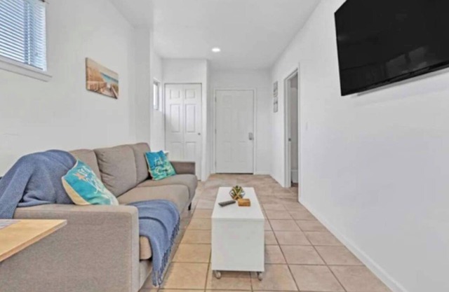 CozyCondo|2BRModernEscapew/OutdoorLounge