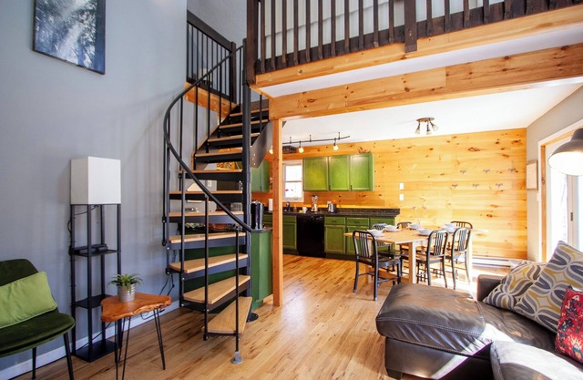 CozyCottageGetaway;PetFriendly;FencedYard;Lake;Beach;Pool;JimThorpe;WaterPKs,SKI