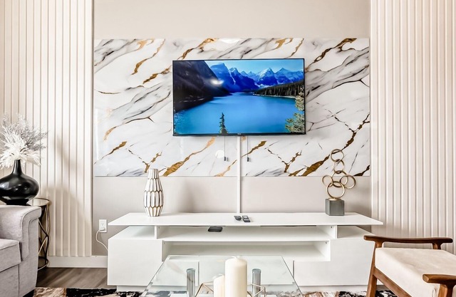 Cozyhub Vacation Rental with AC-Shops, Calgary Airport/Free Parking/Near Parks