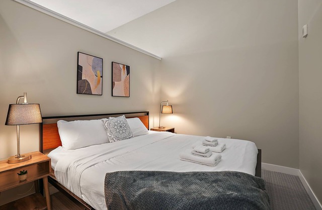 CozySuites Marquee | pool, gym #05