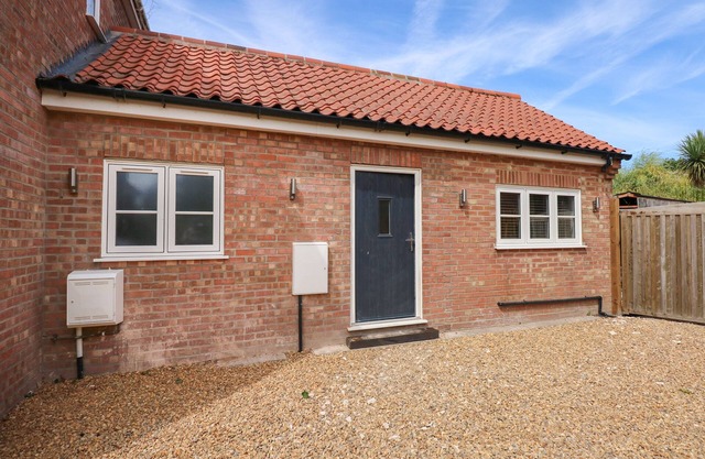 CRAB COTTAGE - WELLS NEXT THE SEA, pet friendly in Wells-Next-The-Sea