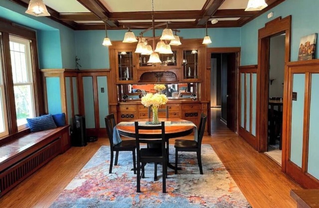 CRAFTSMAN's MAIN FLOOR 2 bd rm- chef's kit- deck