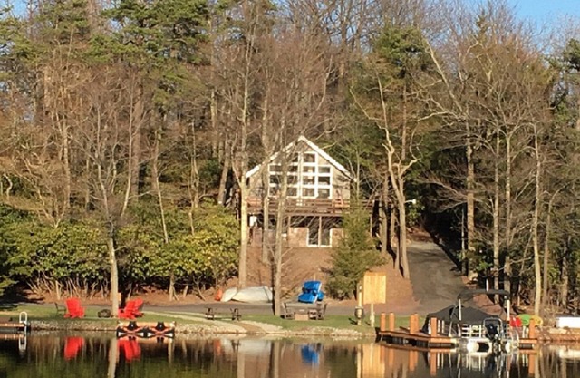CREATE MEMORIES & RELAX AT THE BEAUTIFUL LAKE ESCAPE AT LAKE HARMONY !